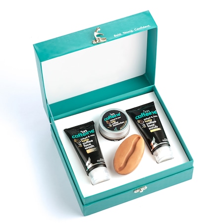 Ajándék szett 4 termékből az mCaffeine-től, Latte finom infúzió, Prémium doboz kávés arctisztító géllel 100 ml, Hámlasztó arcradír 100 g, Hidratáló arckrém 50 g, Fürdőszappan 75 g